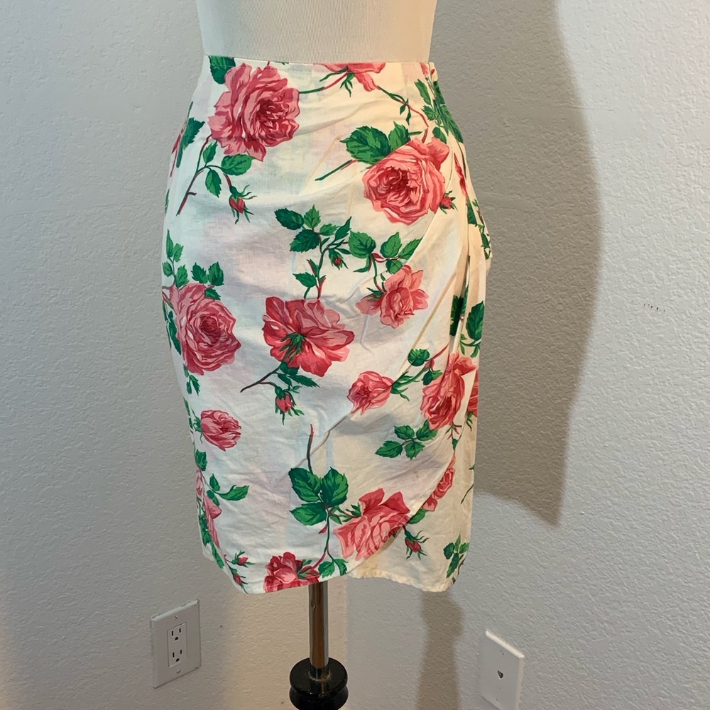 🌹New List🌹 EUC Vintage 1980s Mirrors White w/Pink Roses Print Sarong Style Skirt